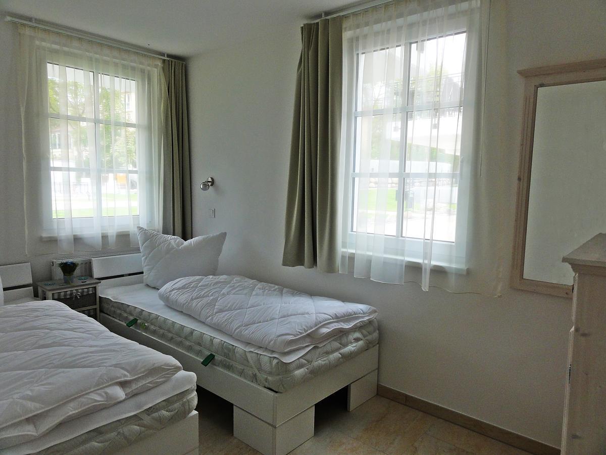 3 Zimmer Ferienwohnung Haus Meeresblick Mit Meerblick A005 Mit Suedterrasse Und Strandkorb Бабе Экстерьер фото