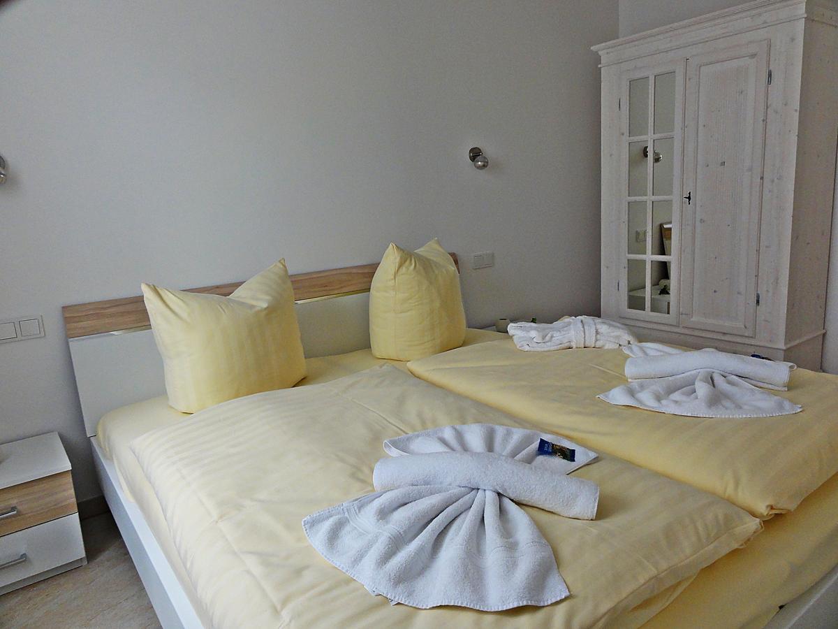 3 Zimmer Ferienwohnung Haus Meeresblick Mit Meerblick A005 Mit Suedterrasse Und Strandkorb Бабе Экстерьер фото